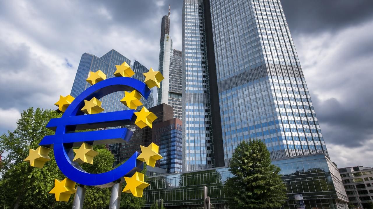 ECB at a Crossroads: Inflation Surprises and Growth Fears Fuel Rate Debate