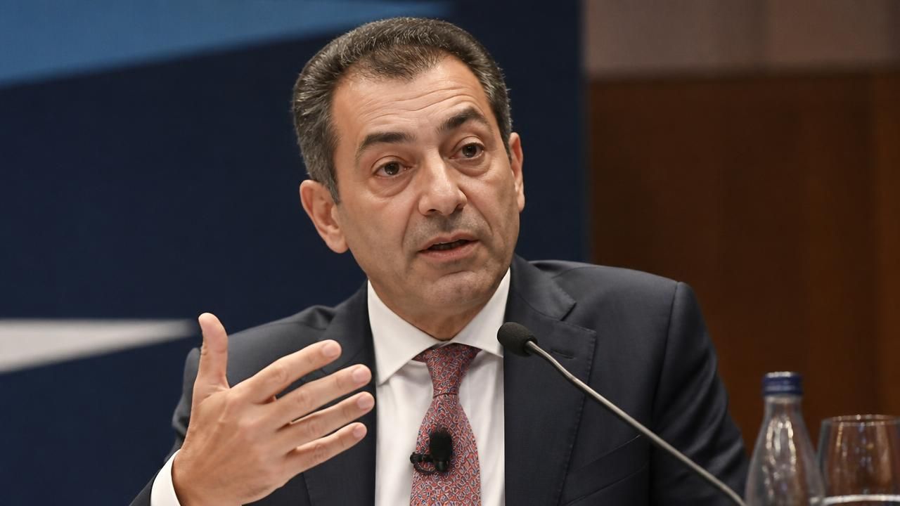 St. Louis Fed's Musalem Says Central Bank Should Have Raised Rates, Warns on Inflation Credibility