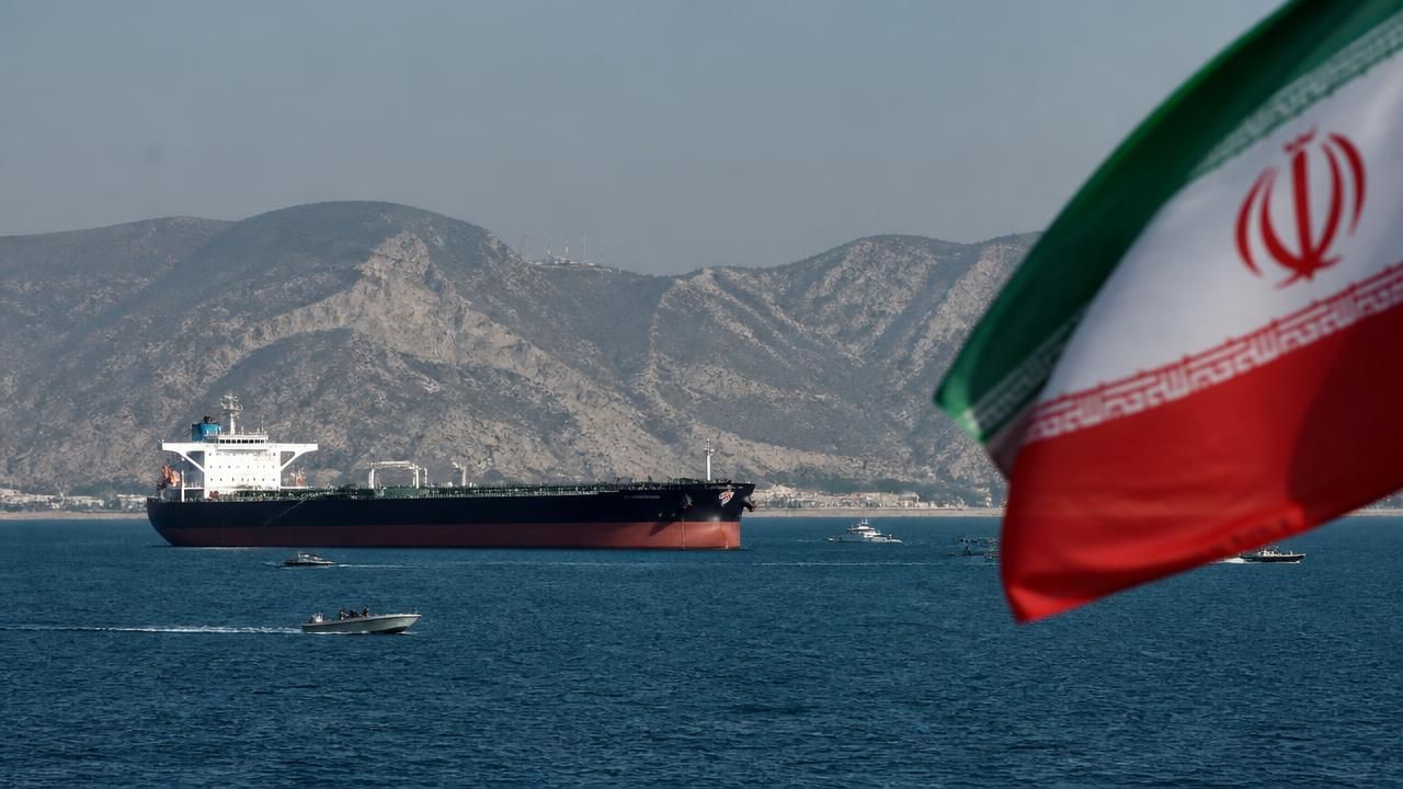 Pakistan Says US-Iran Deal Close as Hormuz Standoff Persists, Trump Hardens Line