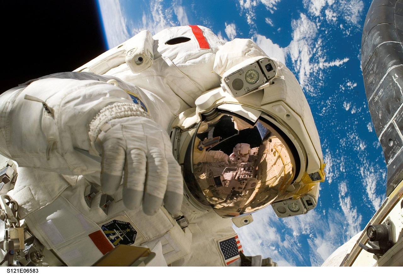 Artemis II Astronauts Glover and Wiseman Enter NASA Emeritus Roles After Historic Moonshot and Top Honor