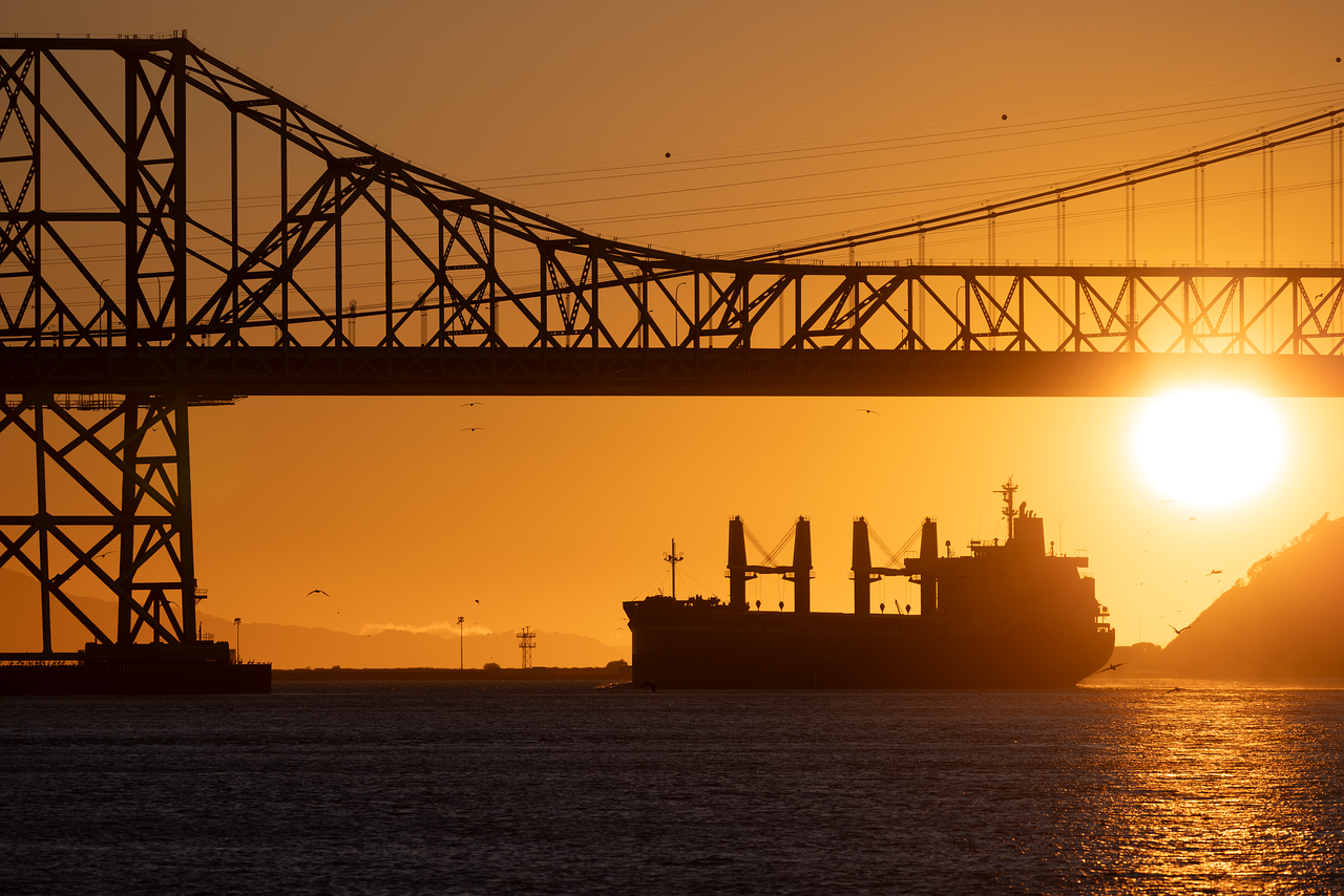 Oil Tops $100 as US-Iran Tanker War Escalates, Threatening Global Supply