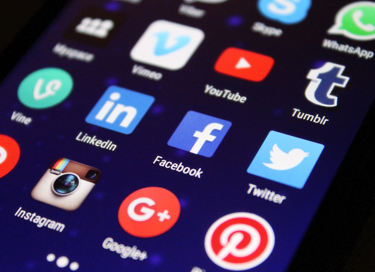 Australia to Force Social Media Platforms to Offer Algorithm-Free Feed Choice