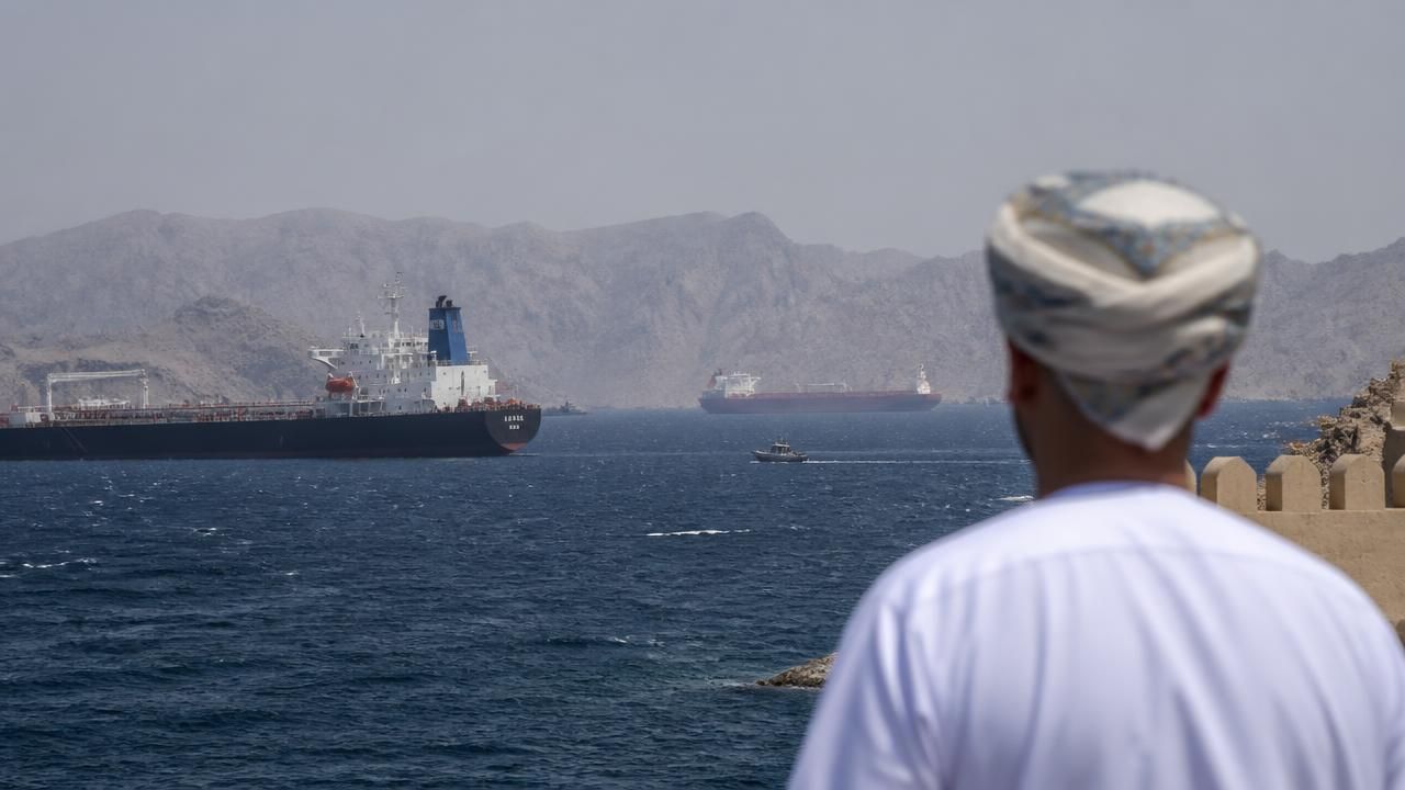 Iran and Oman Push Hormuz Deal as Attacks and Sanctions Threaten Global Oil Trade