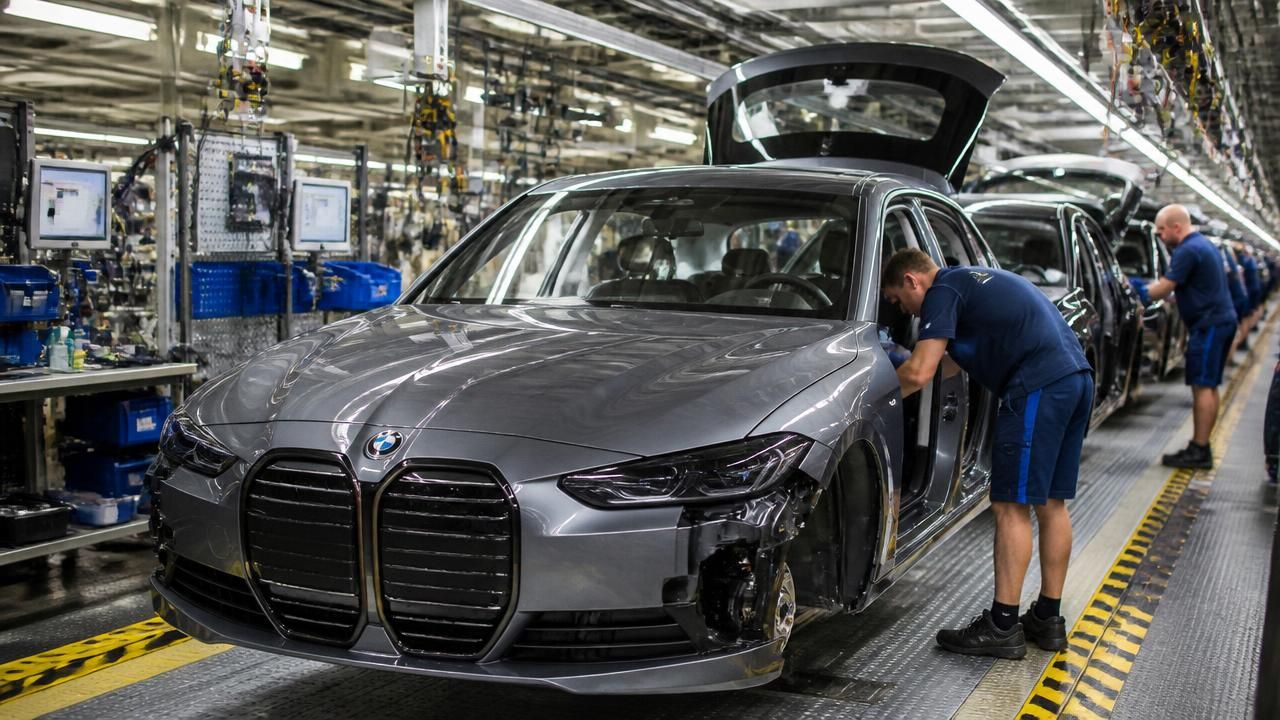 European Carmakers' China Bet Unravels as BMW Warns, Hedge Funds Circle