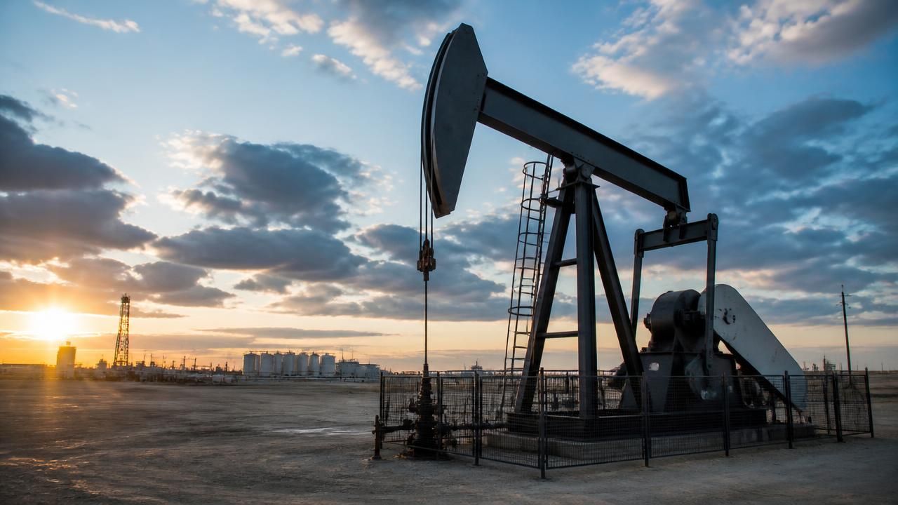 Kalshi's Perpetual Oil Futures Bid Sparks Fight as Exchanges Urge CFTC to Block Plan