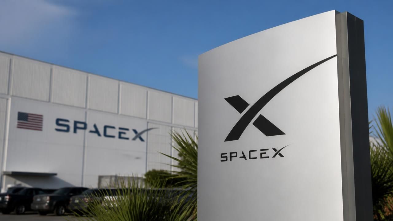 SpaceX Moves to Become a Major US Carrier With Starlink Mobile Spectrum Deal